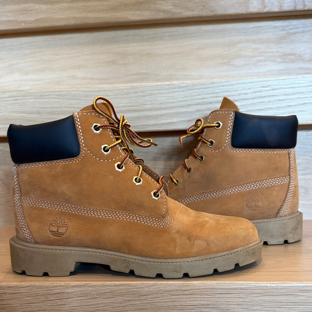 Timberland Big Kid sz 4 Classic Wheat Leather Boots 6"